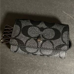 Discontinued Coach 5 key holder wallet.